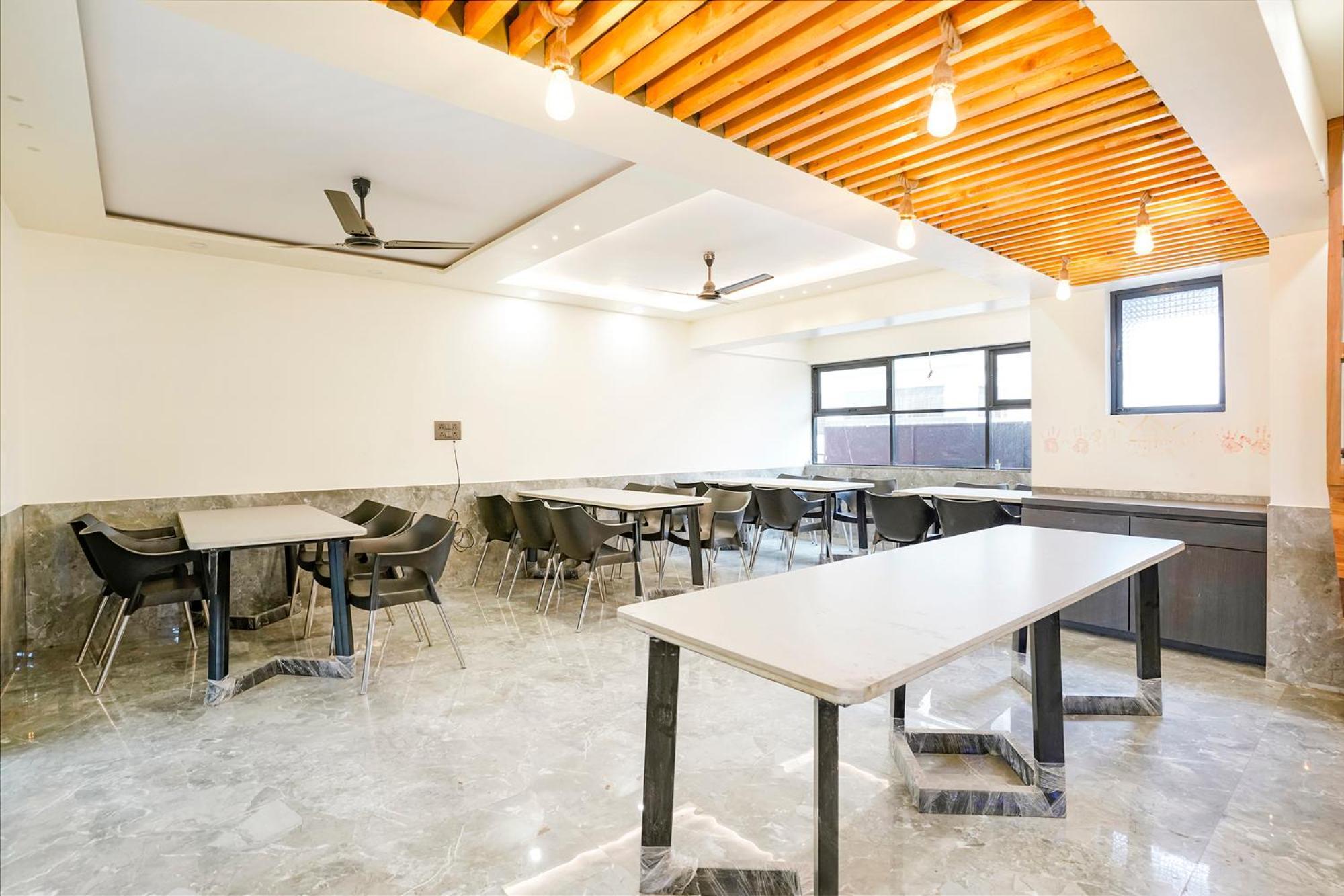Fabhotel Prestige Elite - Road Hotel Nashik