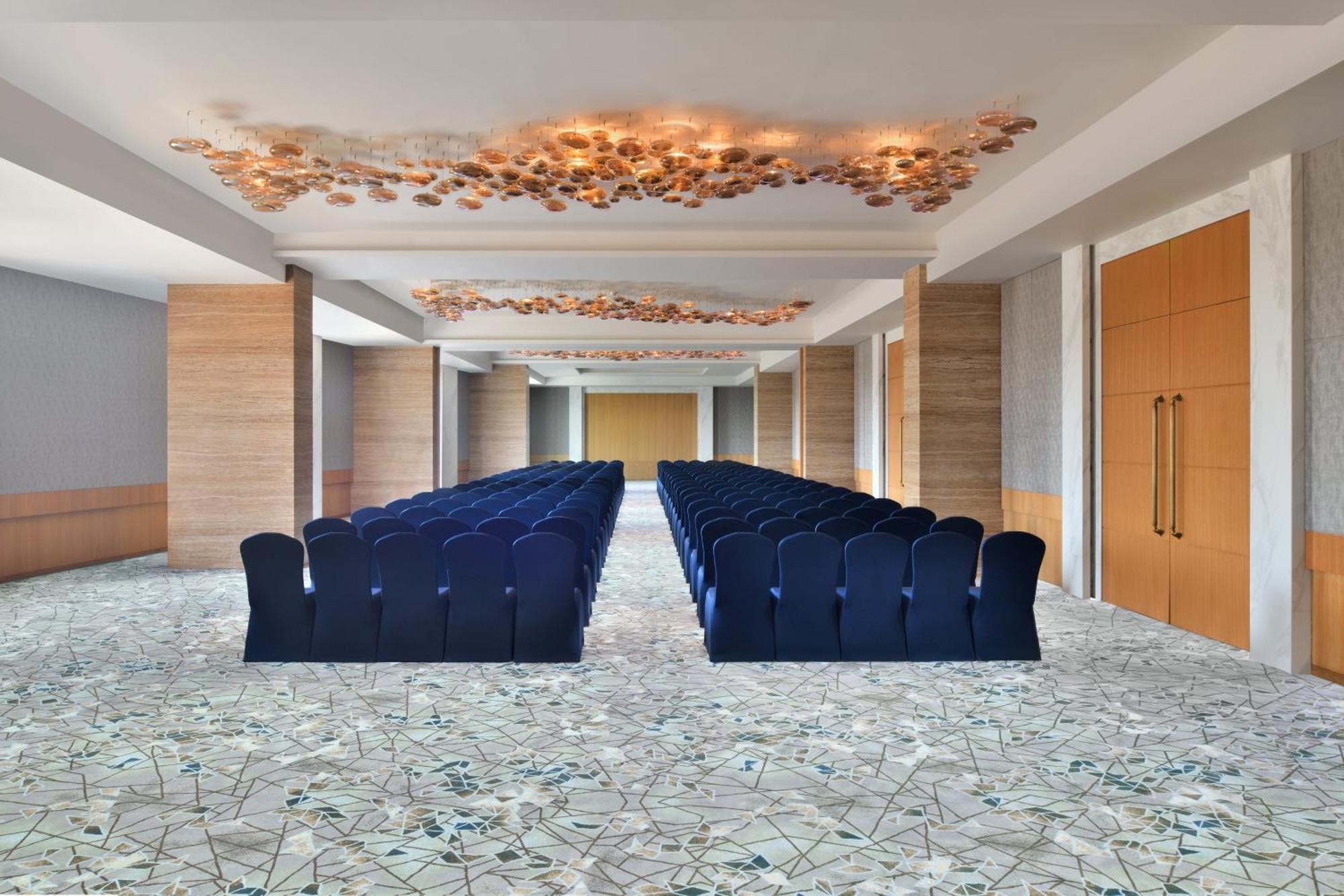 Courtyard By Marriott 5*