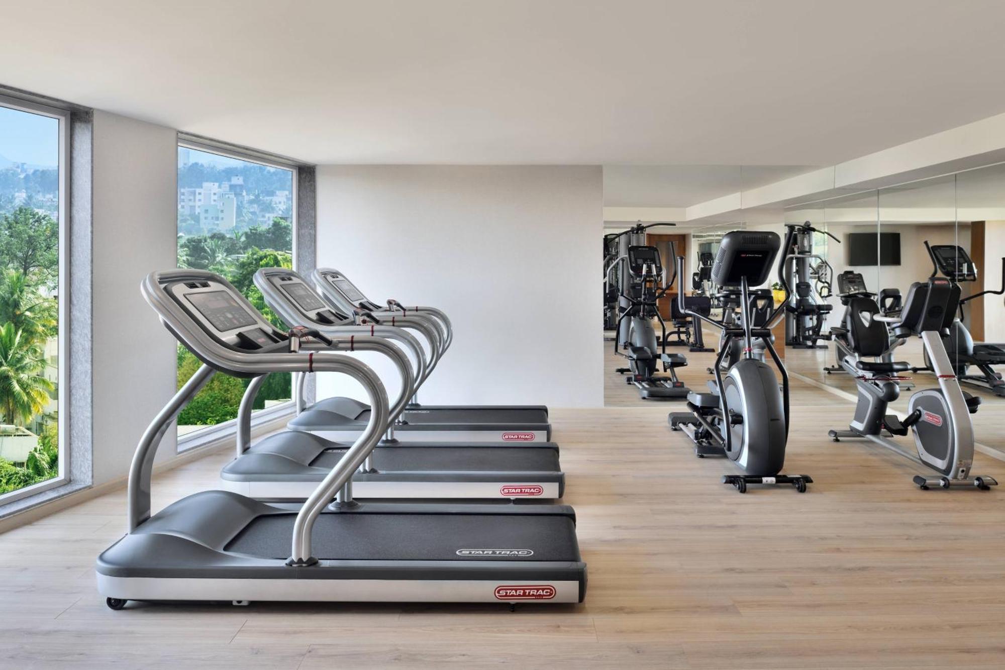 Hotel Courtyard By Marriott Nashik