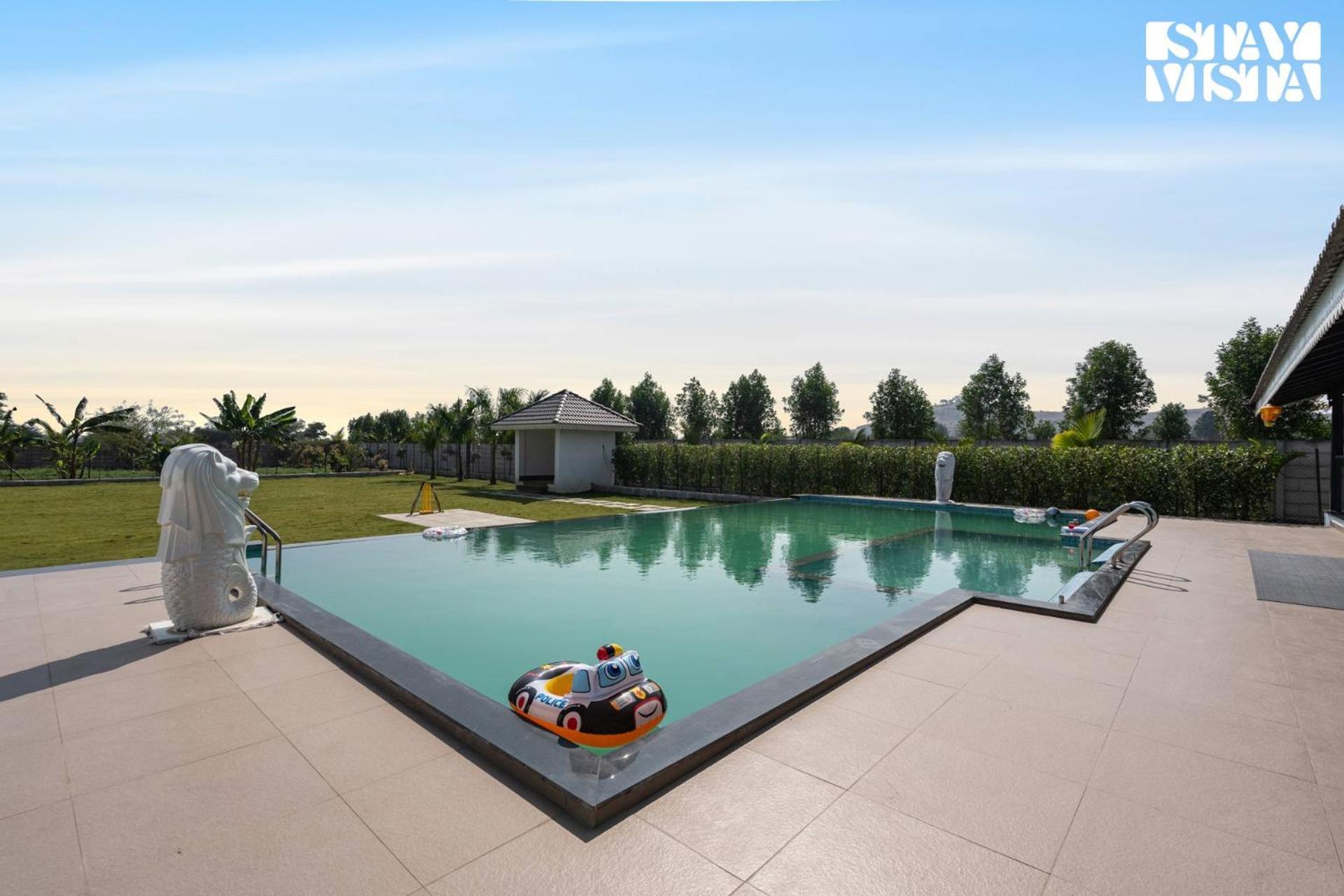 Stayvista At Blisswood With Pool & Bar