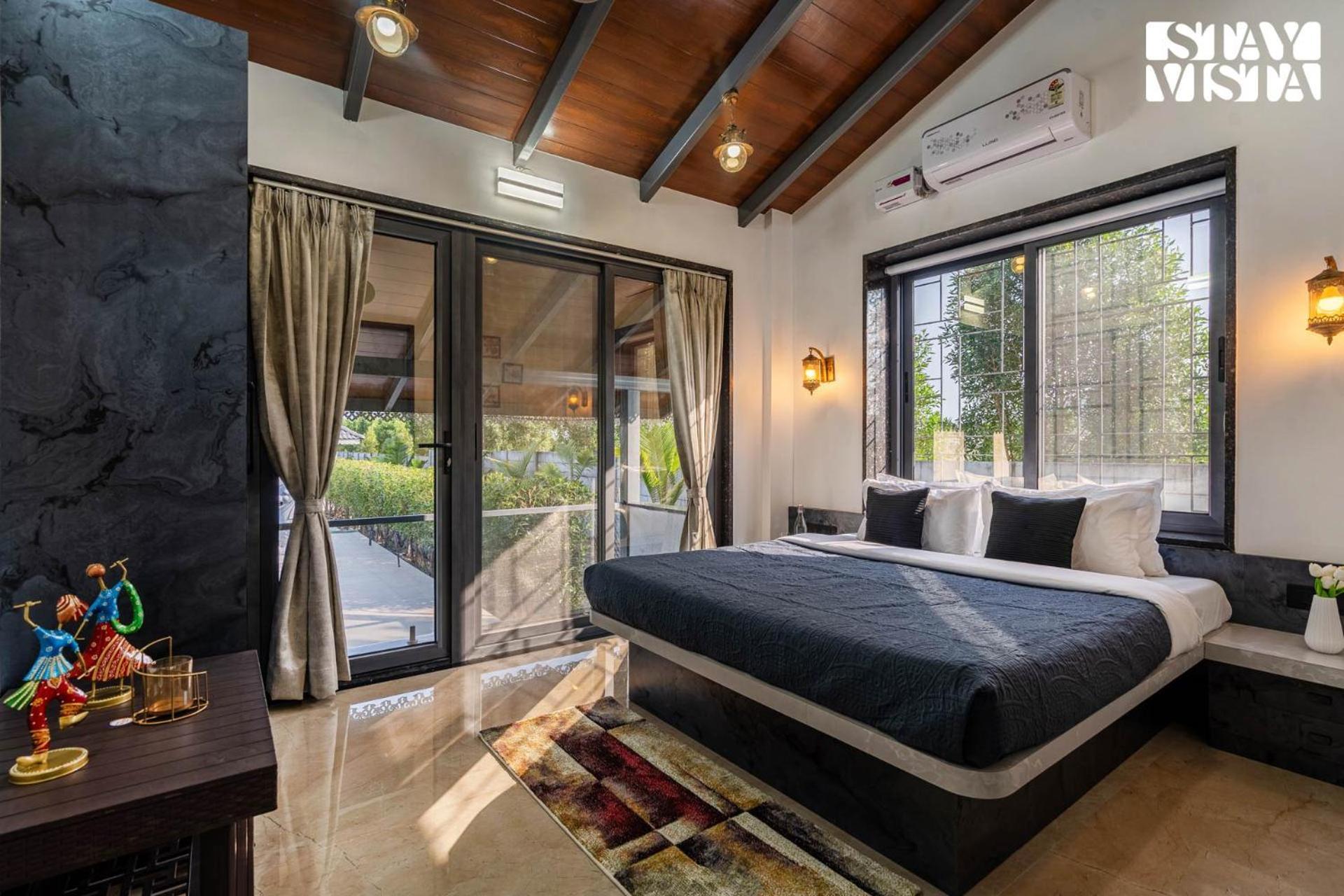 Villa Stayvista At Blisswood With Pool & Bar