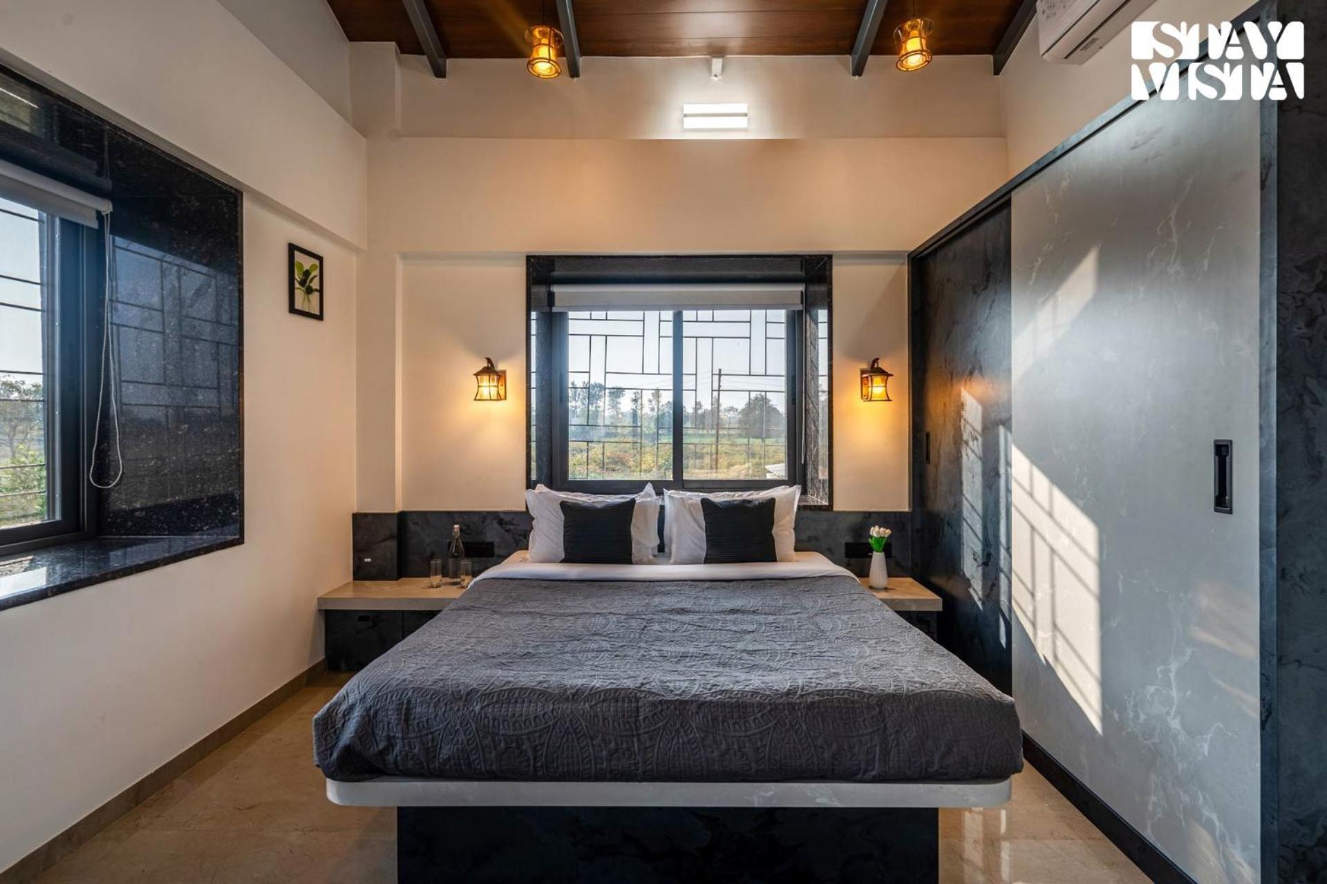 Villa Stayvista At Blisswood With Pool & Bar Nashik