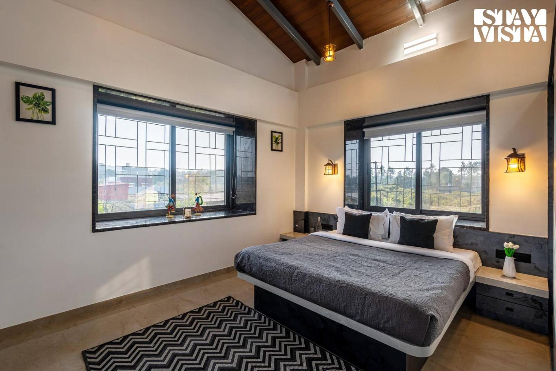 Villa Stayvista At Blisswood With Pool & Bar
