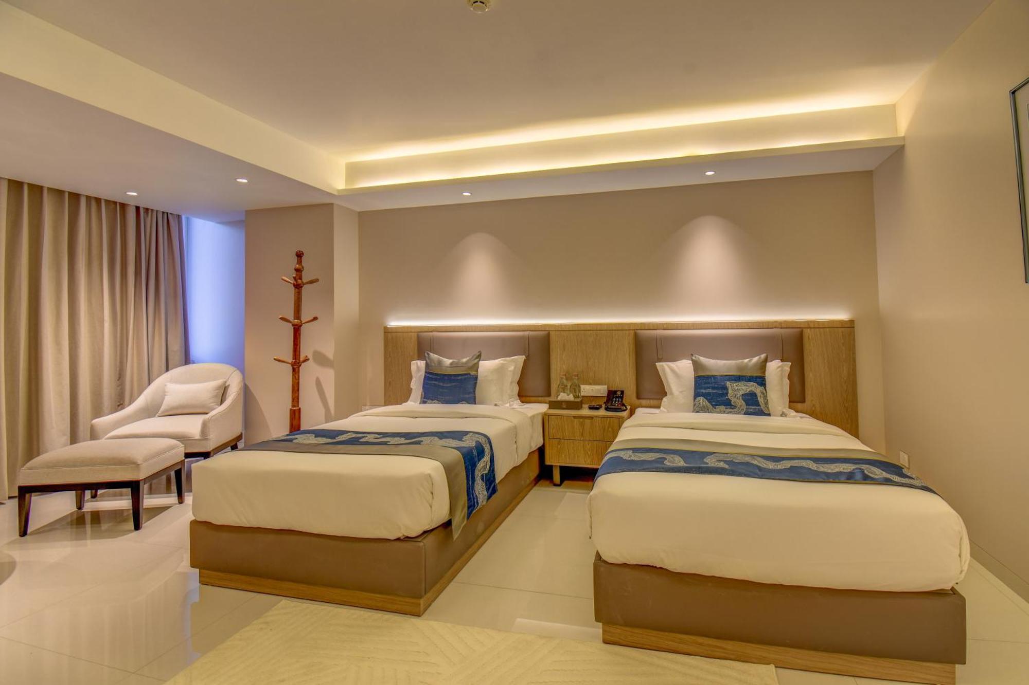 The Ssk Solitaire , Boutique And Nashik