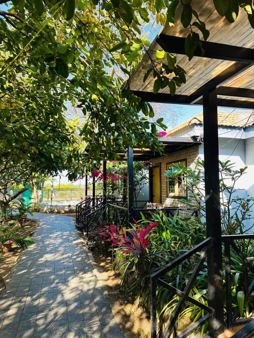 Raghunandan Resort *
