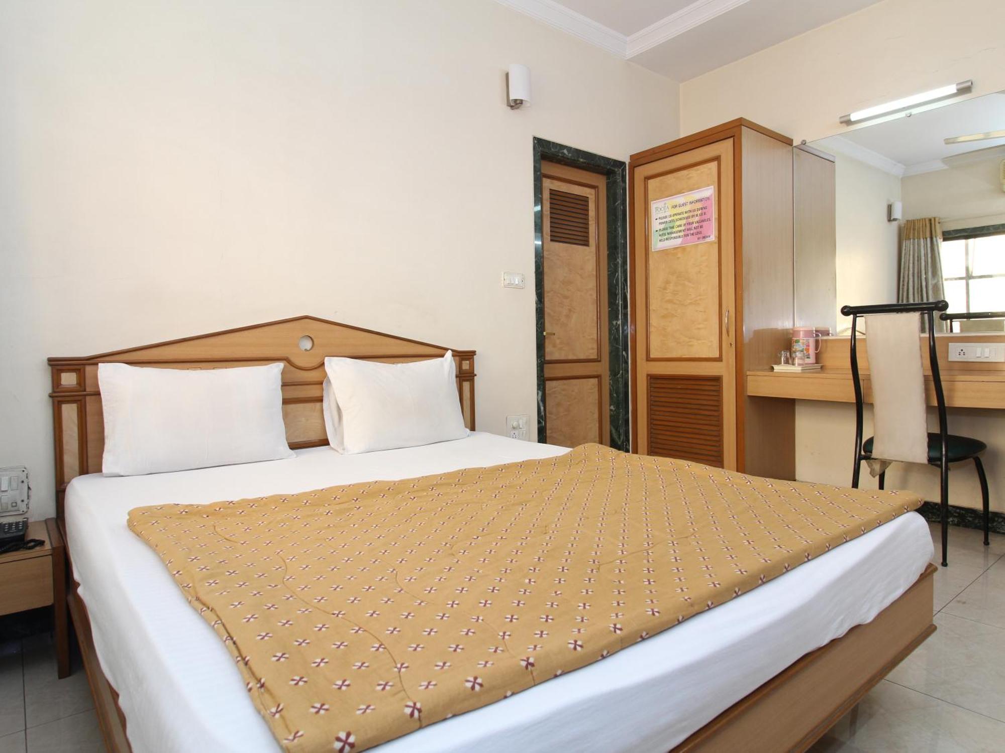 Pooja International Hotel 2*