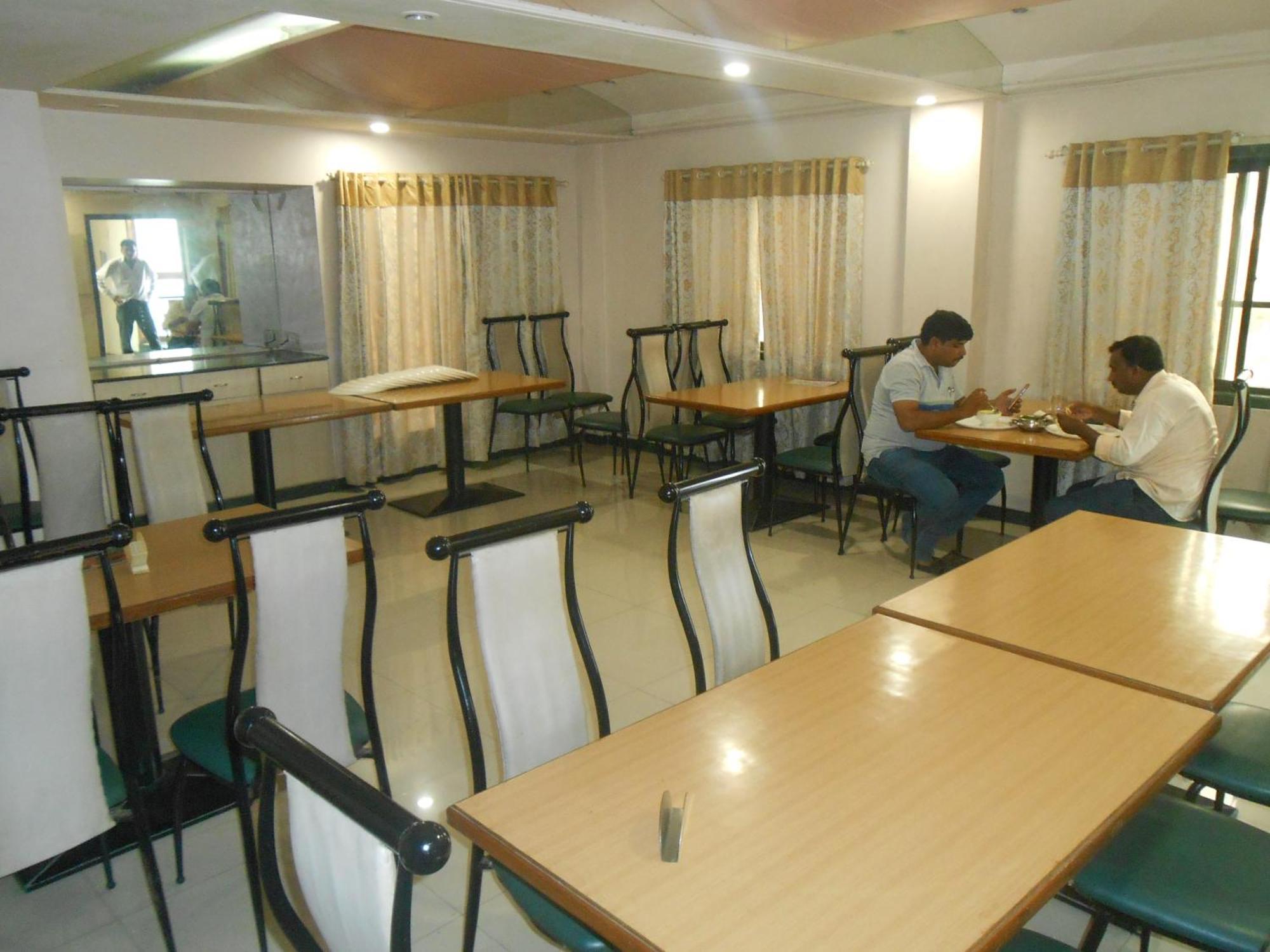 Hotel Pooja International 2*