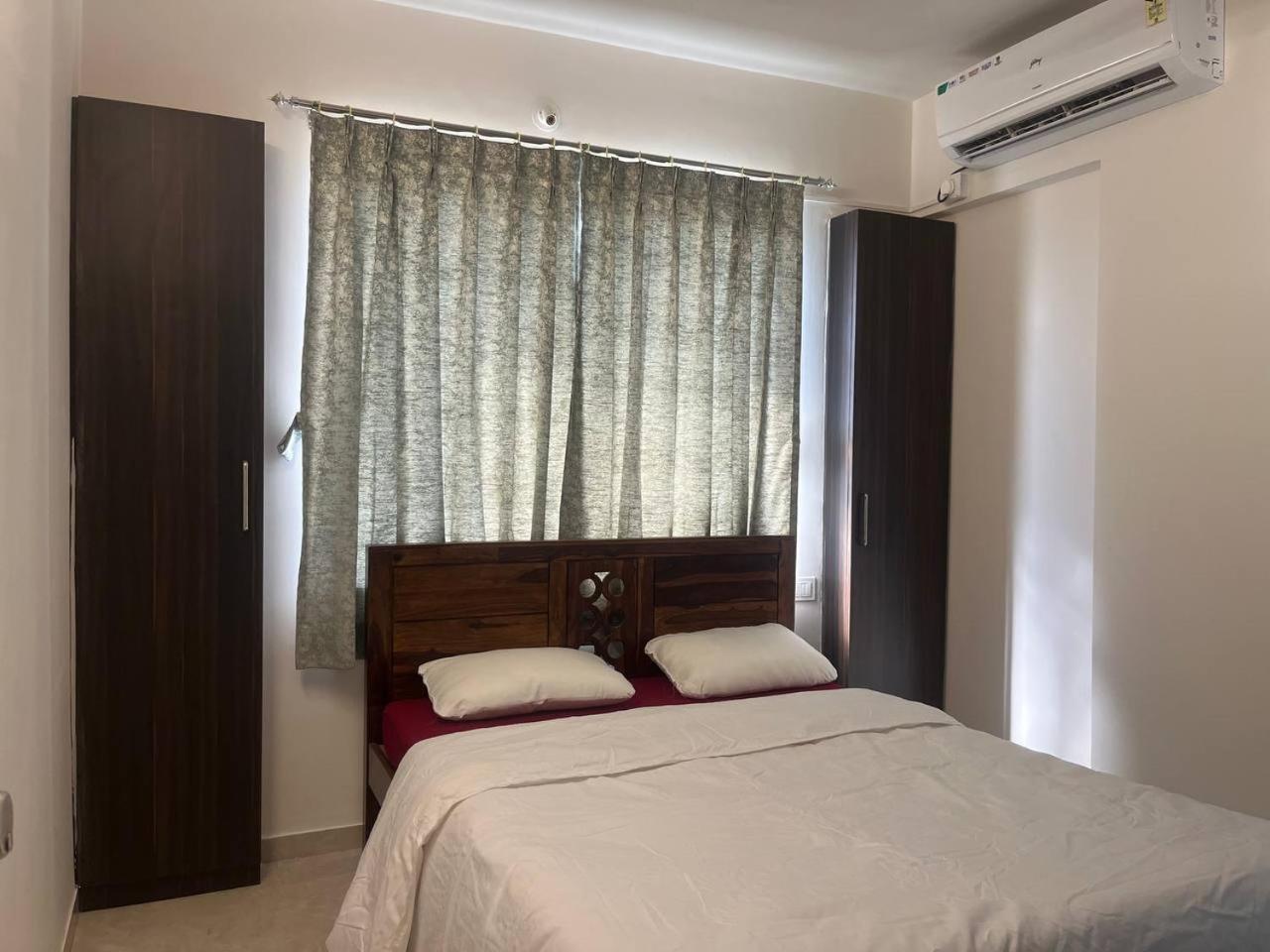 Anahat Host All Shuttler 2Bhk 2 Bed Ac Appartment Nashik