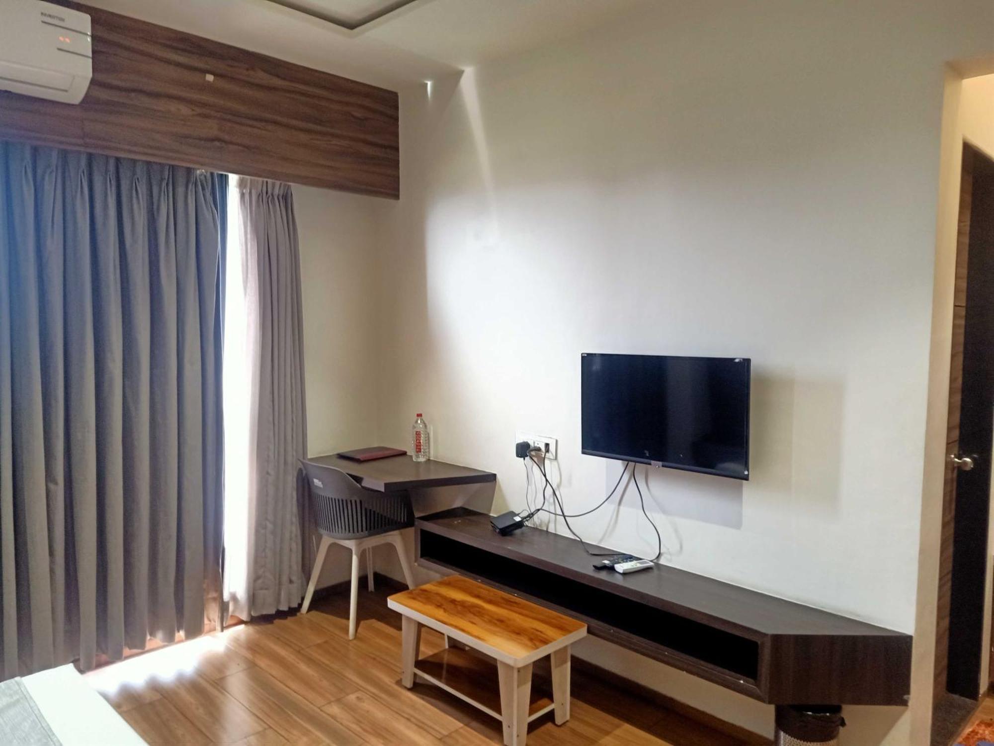 Townhouse Gadge Maharaj Road Near Godavari River Nashik