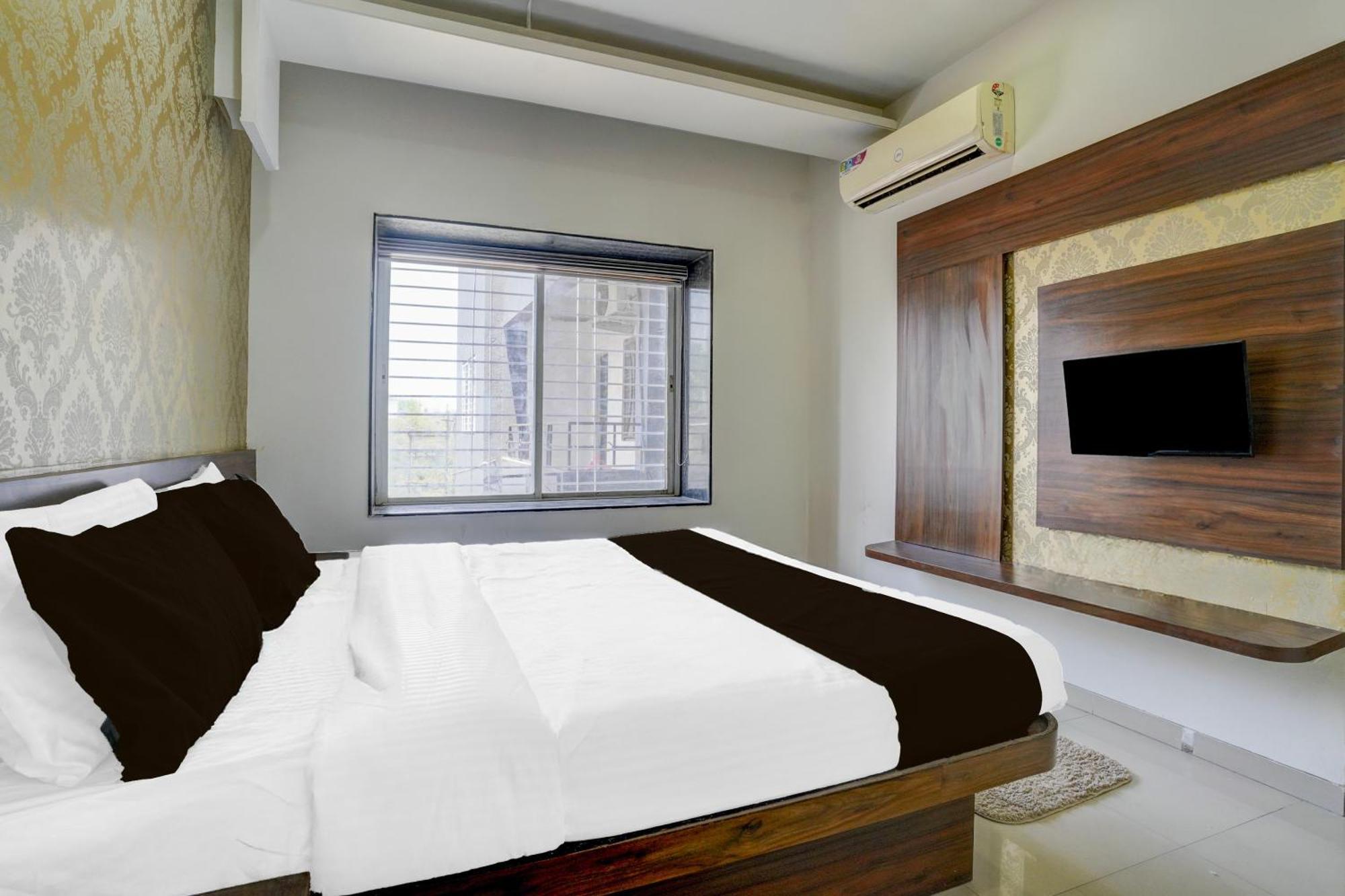 Townhouse Gadge Maharaj Road Near Godavari River Hotel *