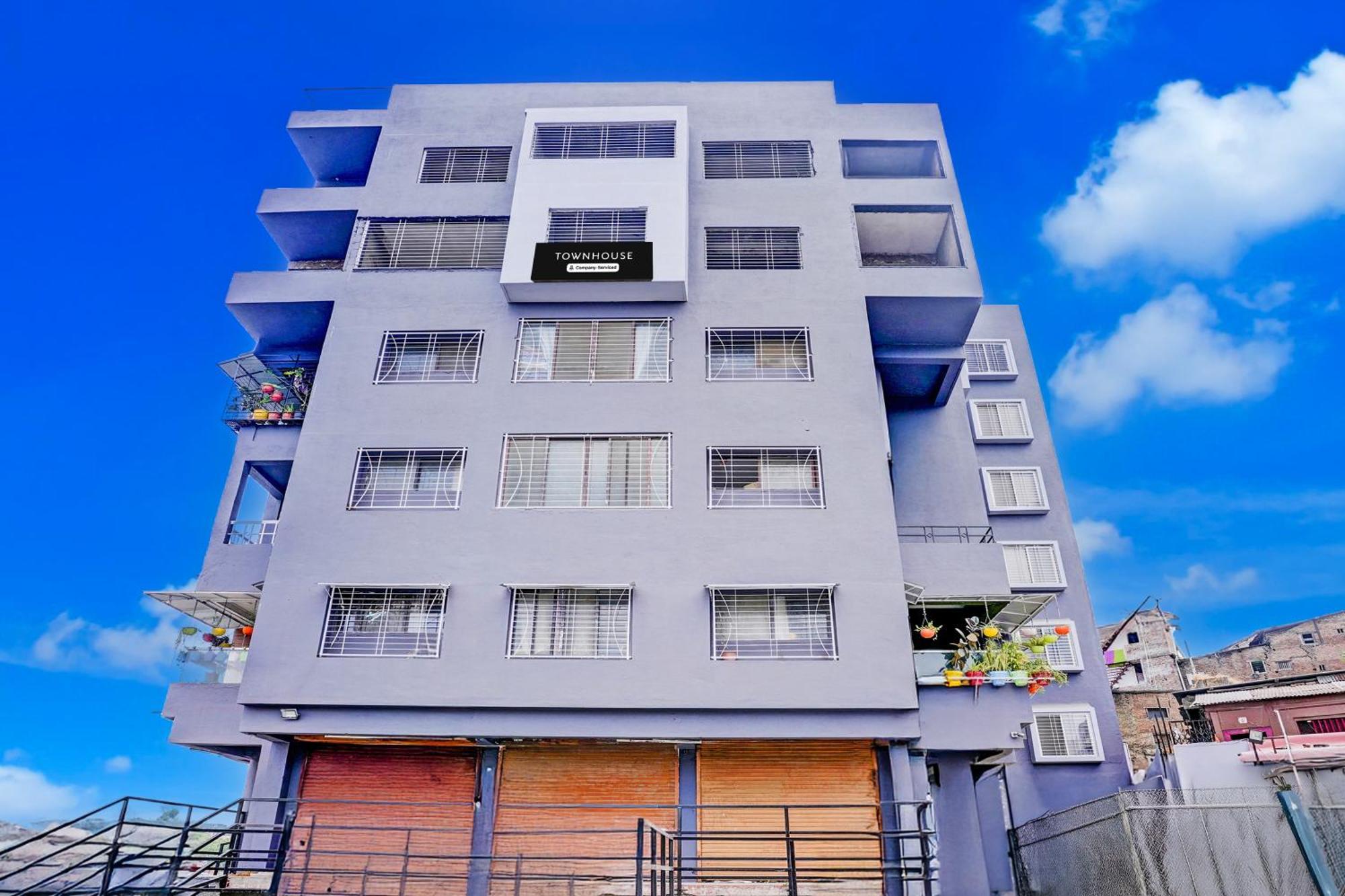 Hotel Townhouse Gadge Maharaj Road Near Godavari River Nashik