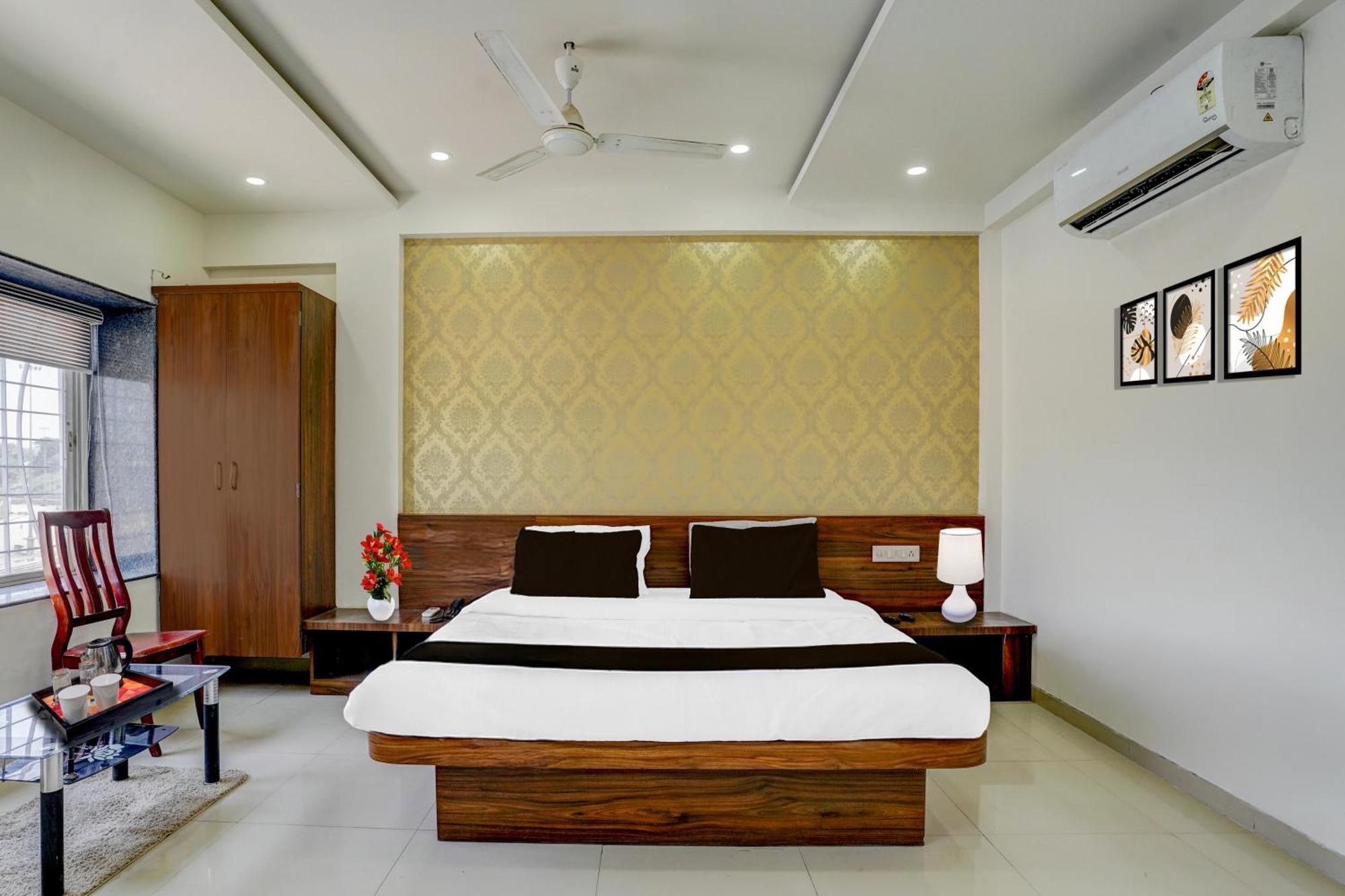 Hotel Townhouse Gadge Maharaj Road Near Godavari River *
