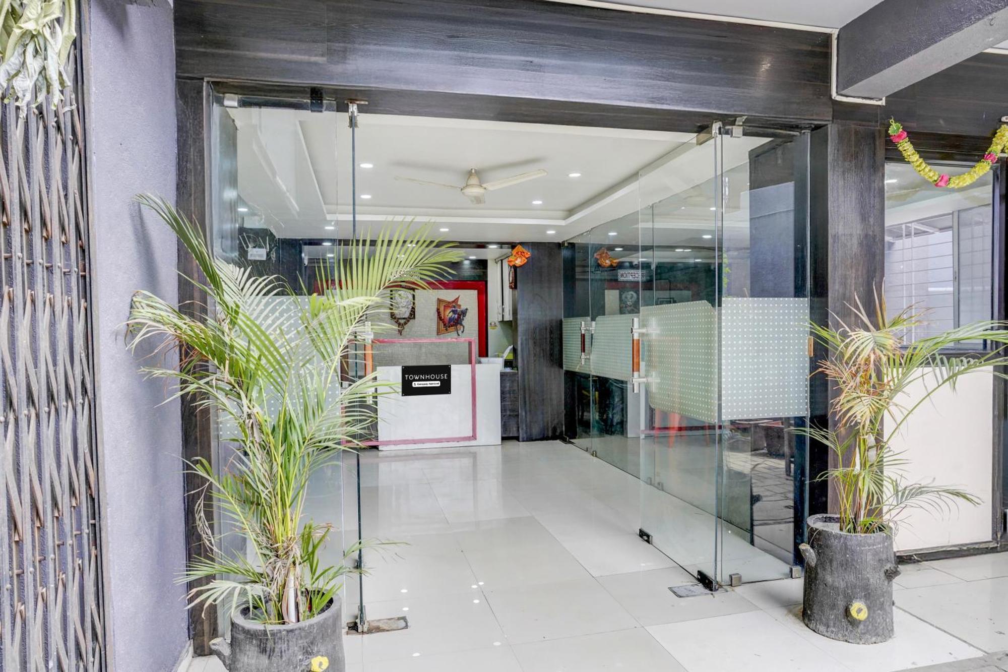 Townhouse Gadge Maharaj Road Near Godavari River Hotel Nashik