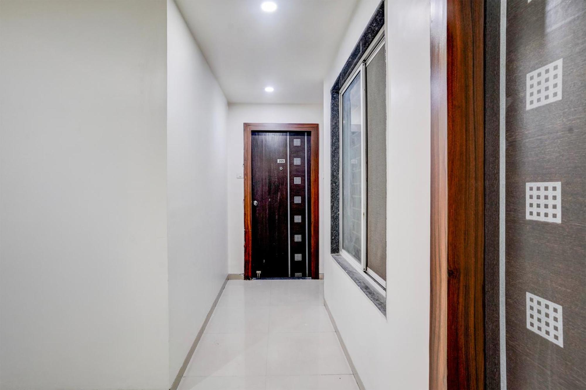 Townhouse Gadge Maharaj Road Near Godavari River *