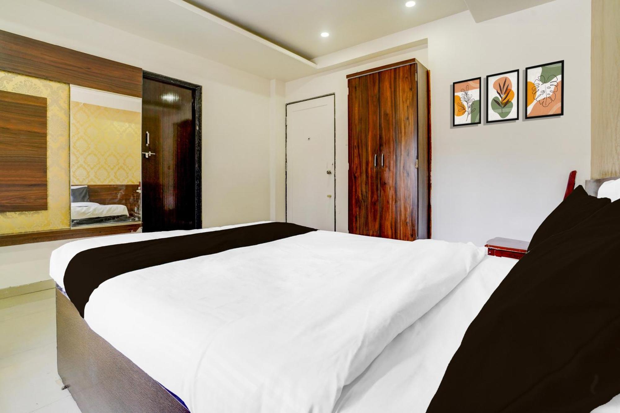 Townhouse Gadge Maharaj Road Near Godavari River Nashik