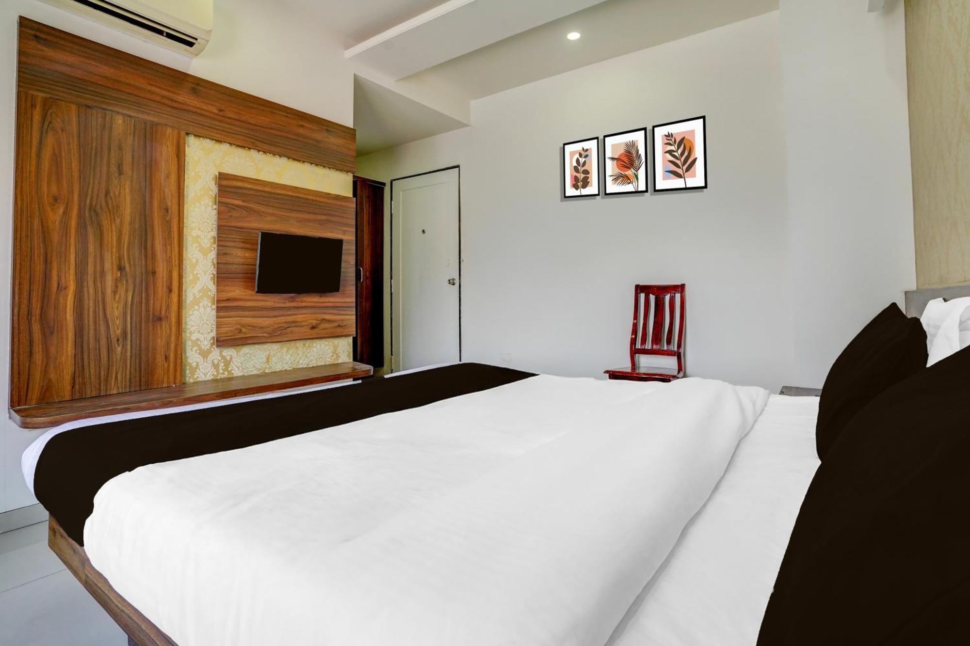 Hotel Townhouse Gadge Maharaj Road Near Godavari River Nashik