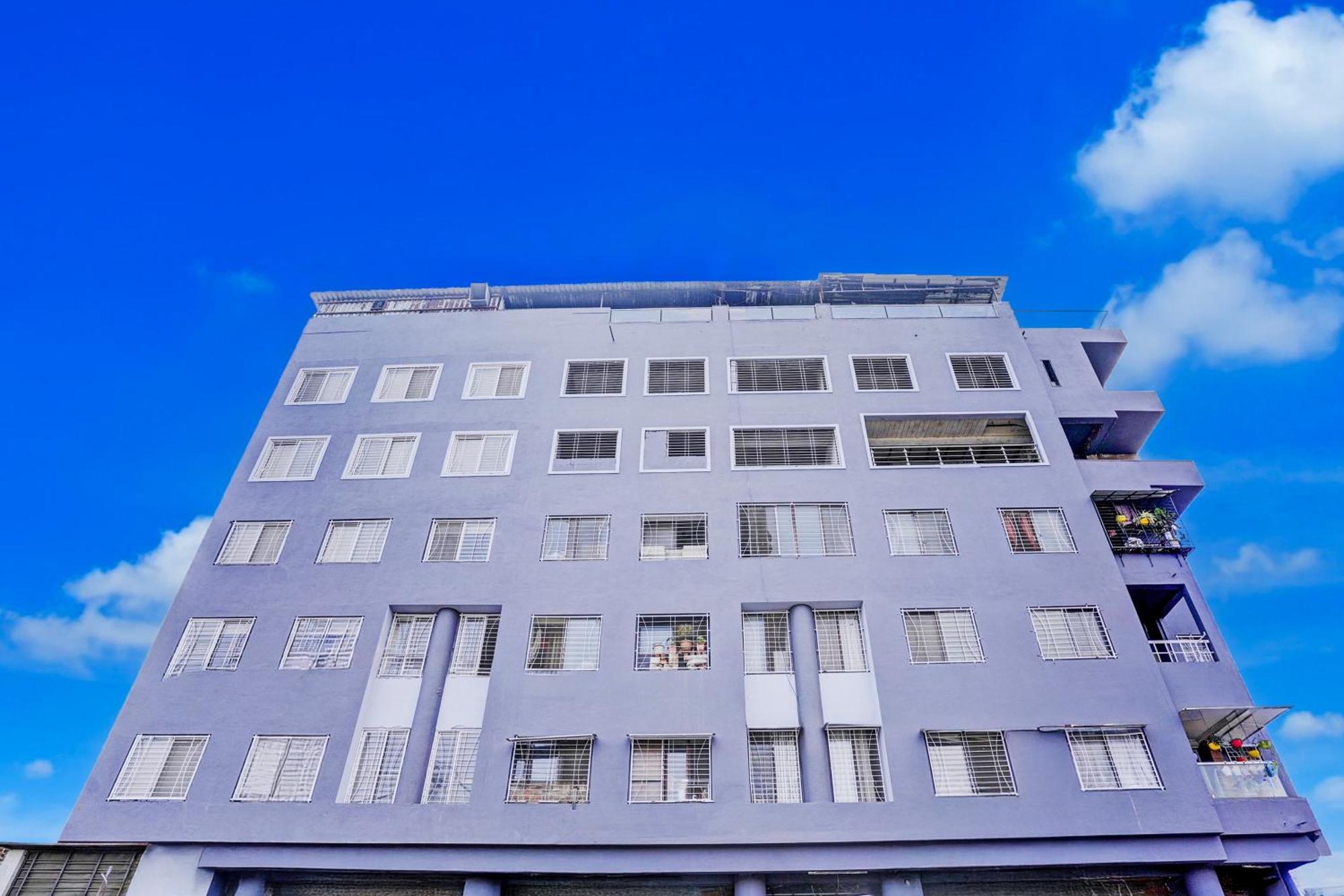 Townhouse Gadge Maharaj Road Near Godavari River *