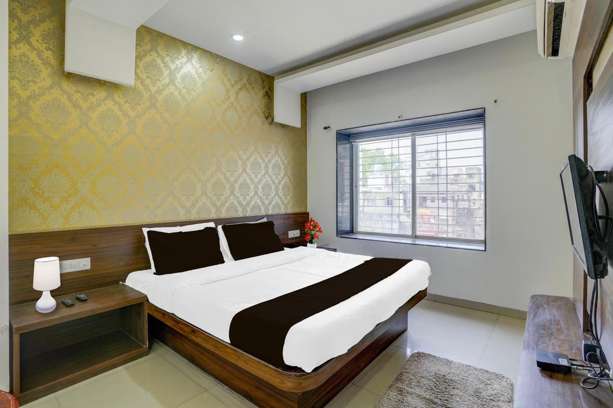 Townhouse Gadge Maharaj Road Near Godavari River