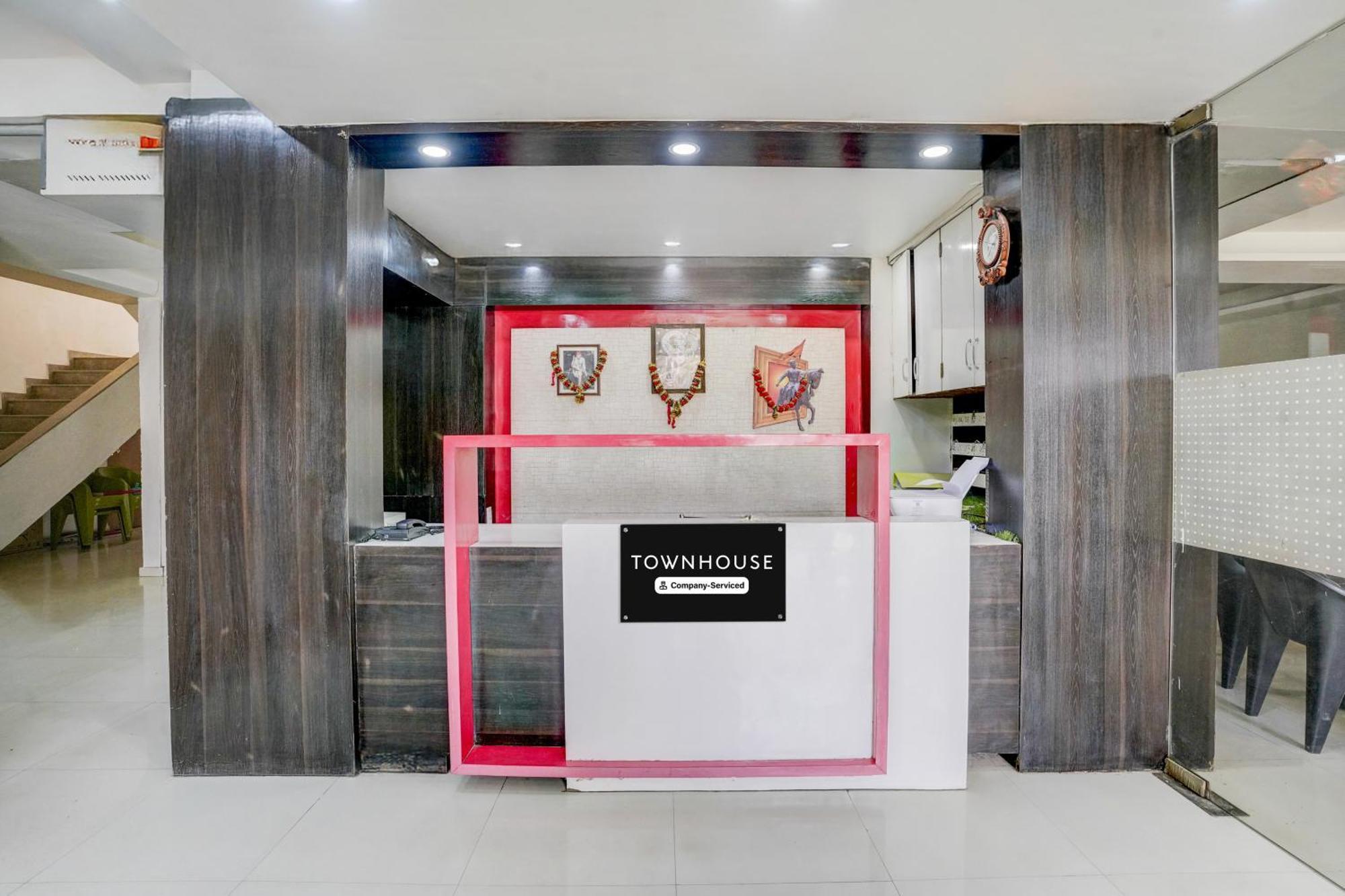 Hotel Townhouse Gadge Maharaj Road Near Godavari River