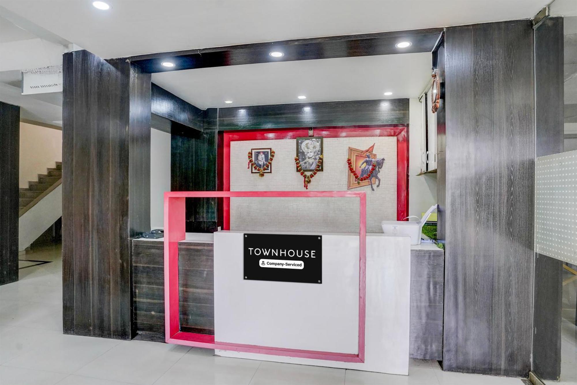 Townhouse Gadge Maharaj Road Near Godavari River *