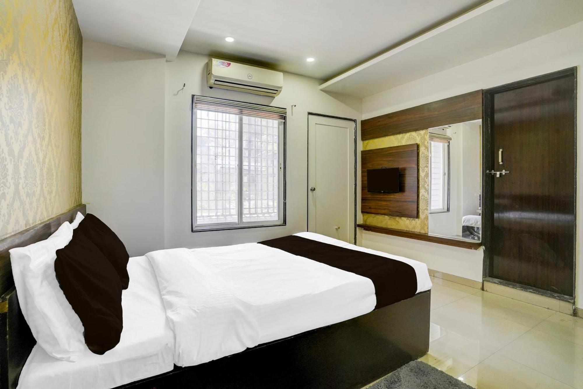 Townhouse Gadge Maharaj Road Near Godavari River Nashik
