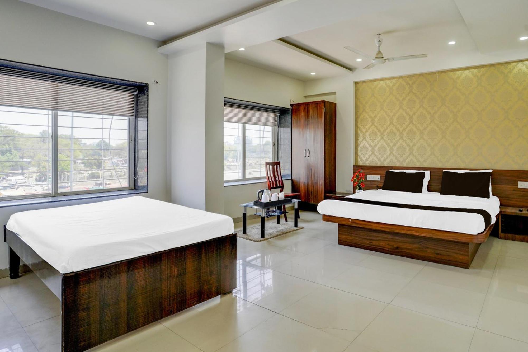Townhouse Gadge Maharaj Road Near Godavari River Hotel