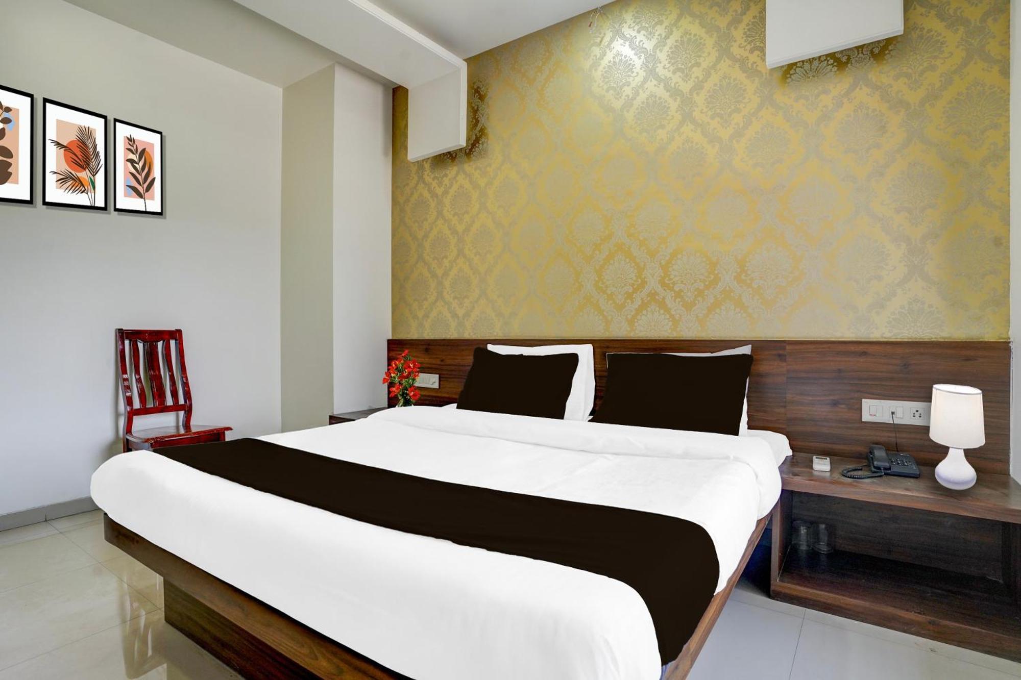Hotel Townhouse Gadge Maharaj Road Near Godavari River