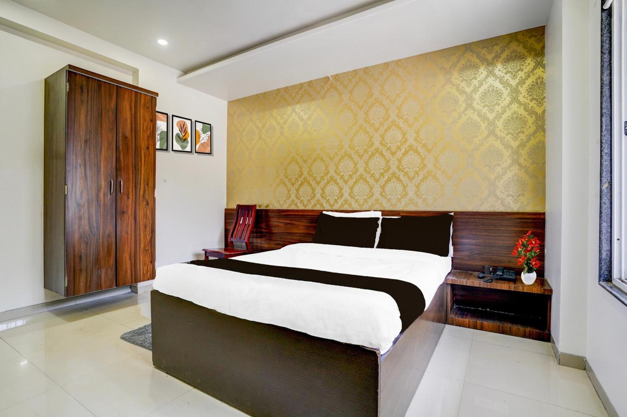 Hotel Townhouse Gadge Maharaj Road Near Godavari River *