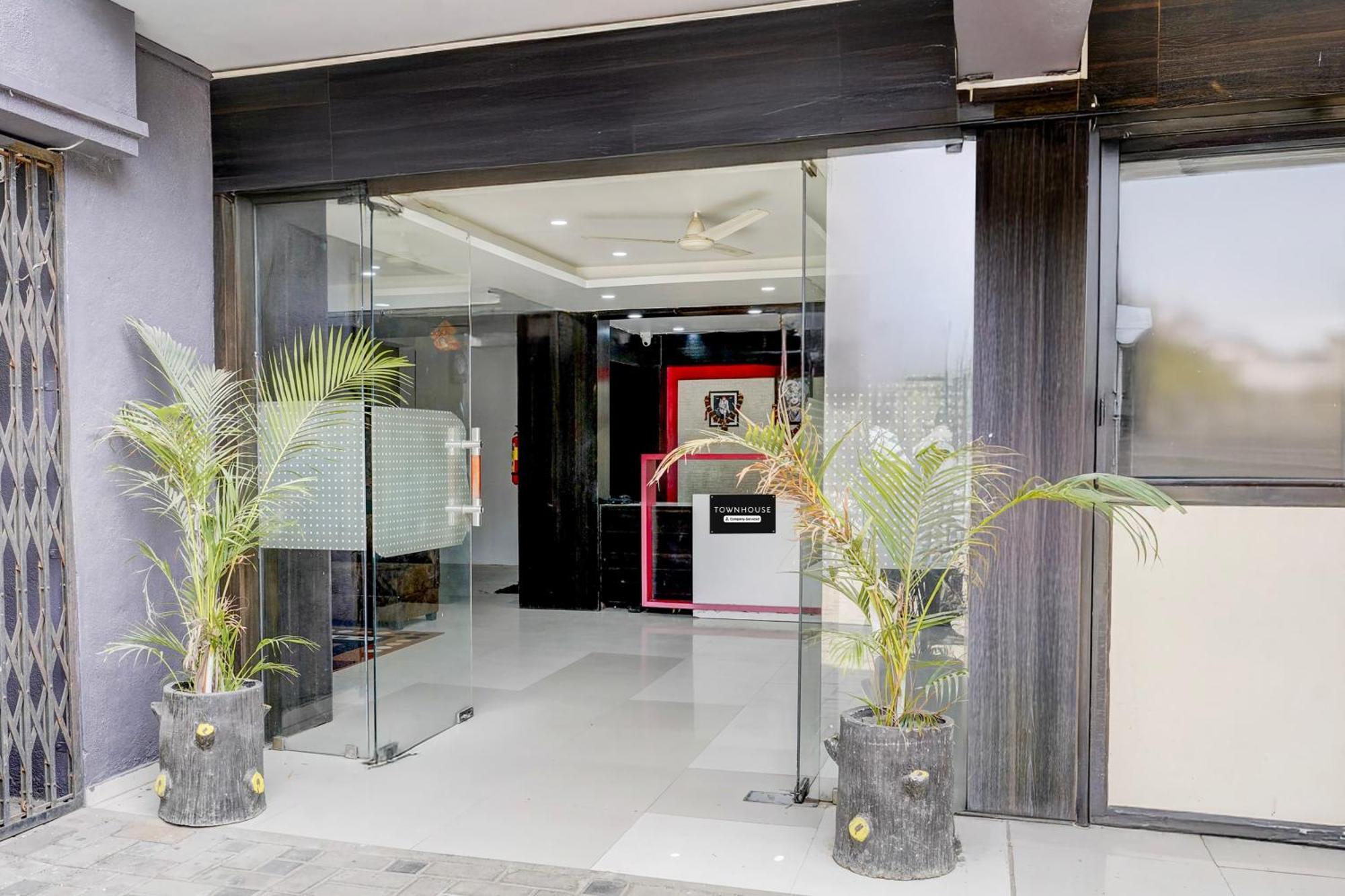 Super Townhouse Godavari Riverbank Formerly Shanti Datta Hotel *