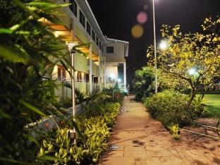 Hotel Palms Residency