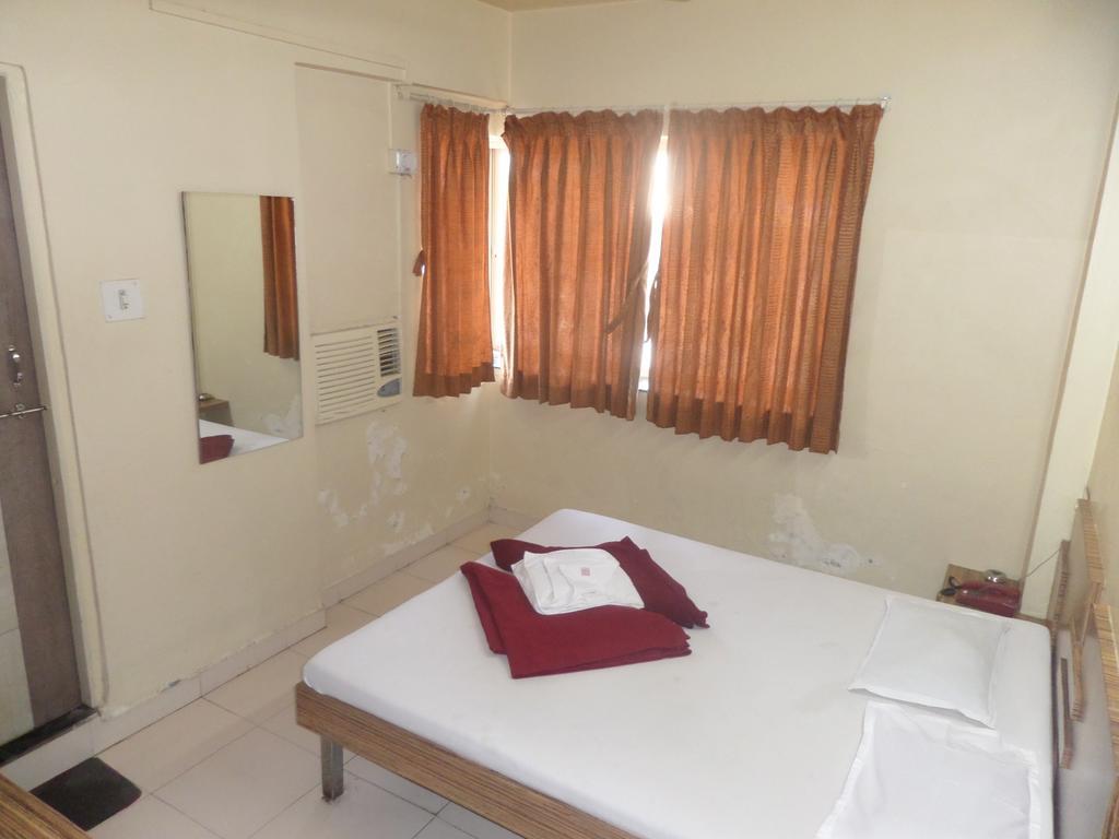 Sai Ratna Hotel *