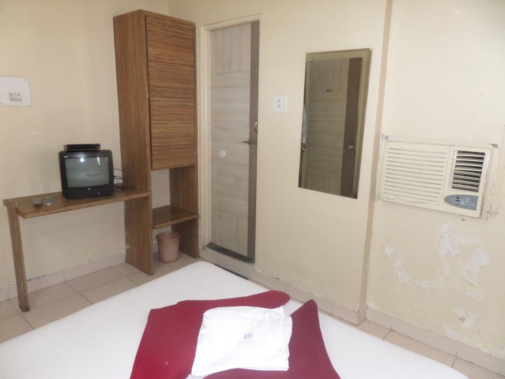 Sai Ratna Hotel *