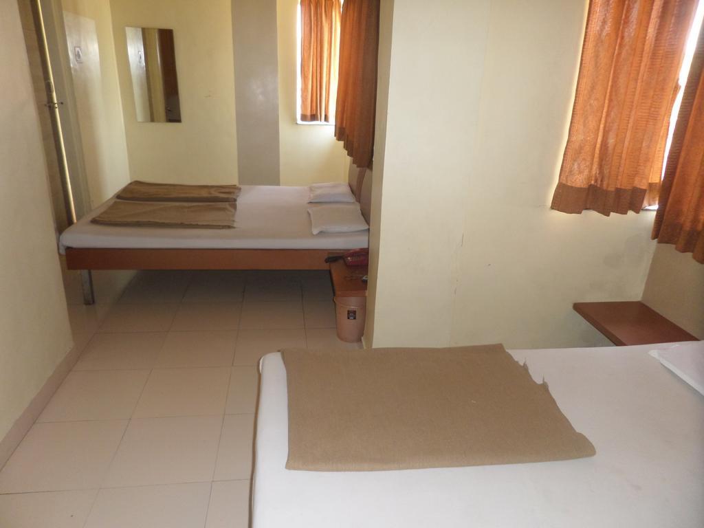 Sai Ratna Hotel