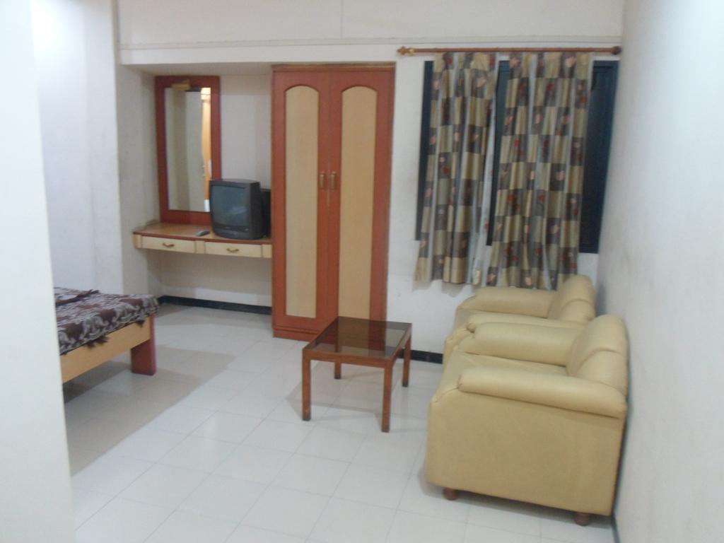 Sri Jai Palace Hotel *