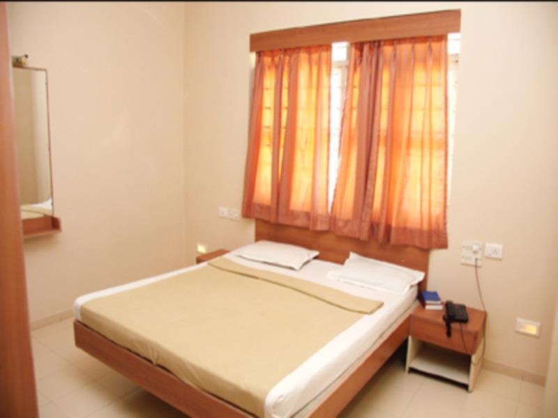 Fabexpress Shanti - Nr Vijay Mamta Theatre, Road Nashik