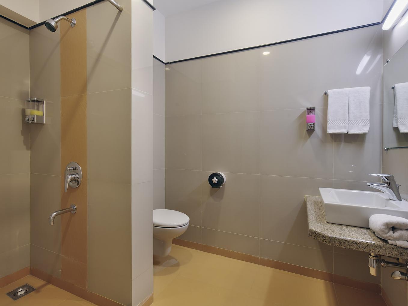 Hi 5 & Experience Hotel 4*