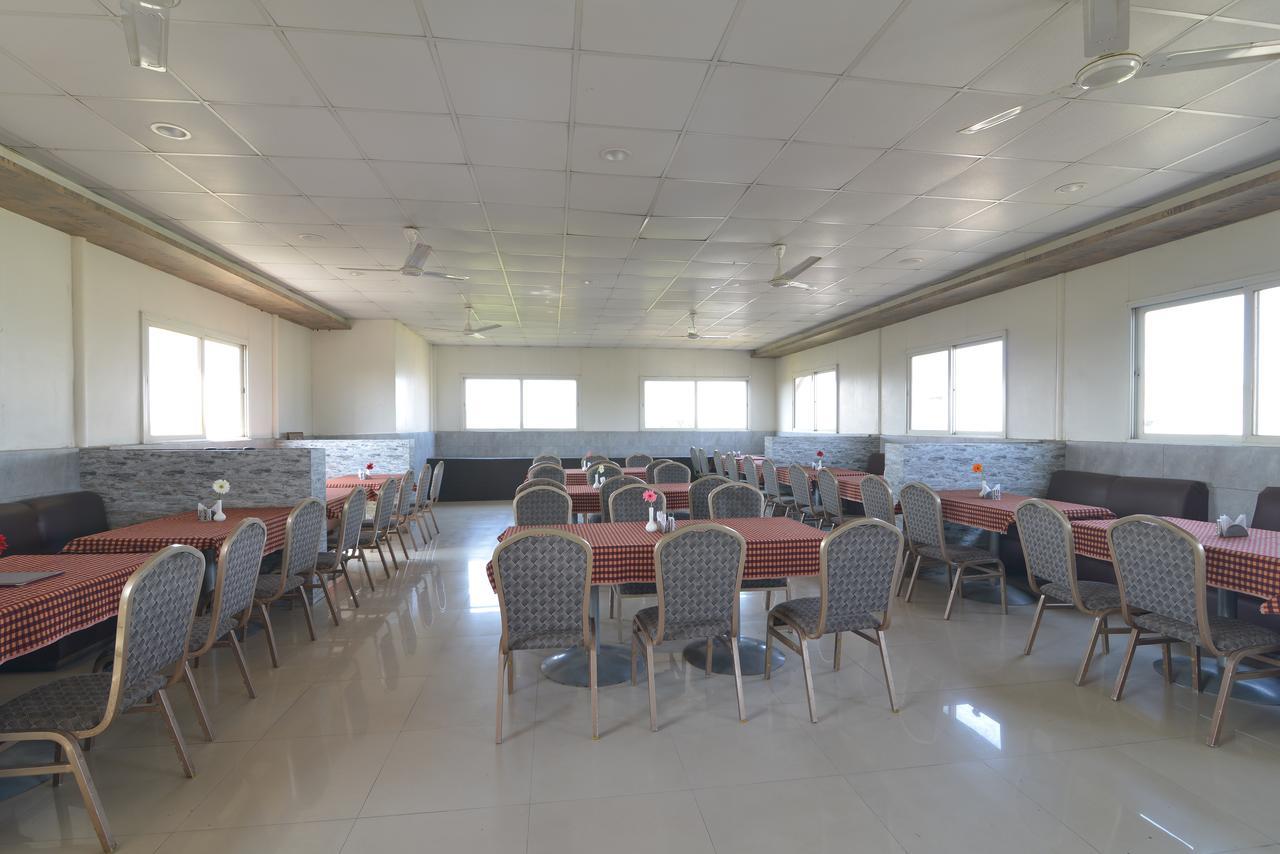 Oyo 4448 Suresh Plaza Hotel 3*