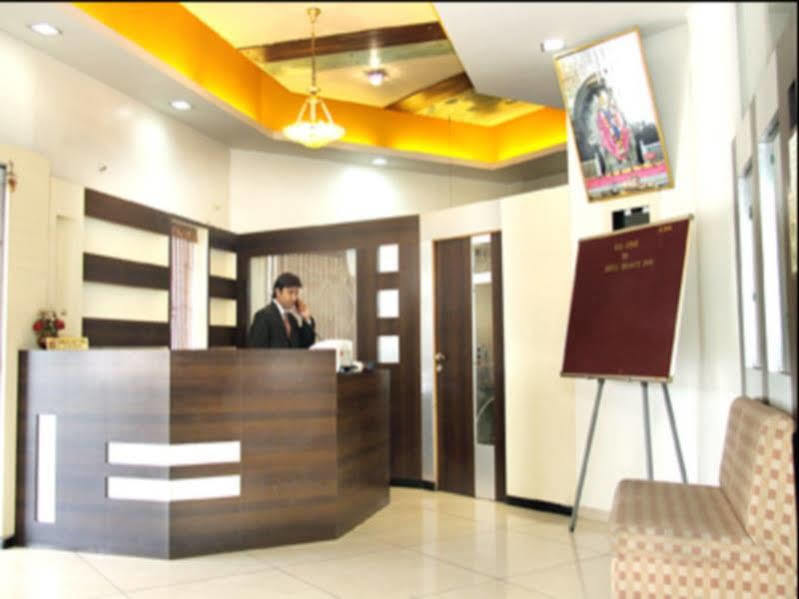 Hotel Fabexpress Shanti - Nr Vijay Mamta Theatre, Road Nashik