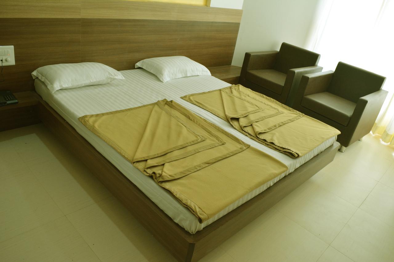 Hotel Oyo 10672 Riviera 3*