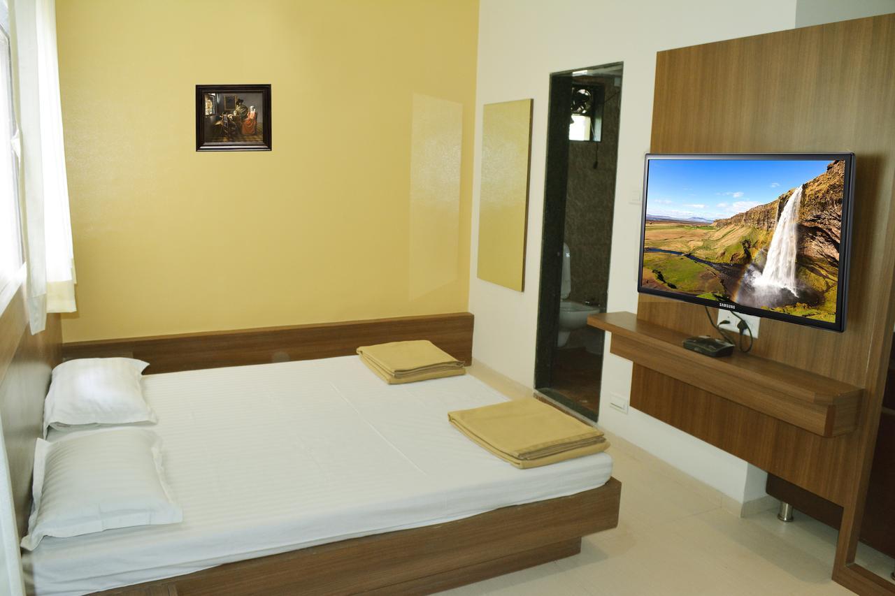 Oyo 10672 Riviera Nashik
