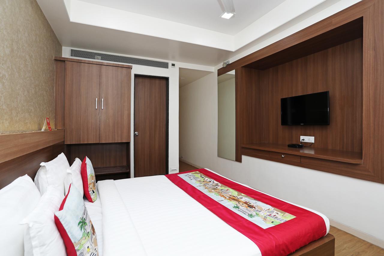 Oyo 10672 Riviera 3*