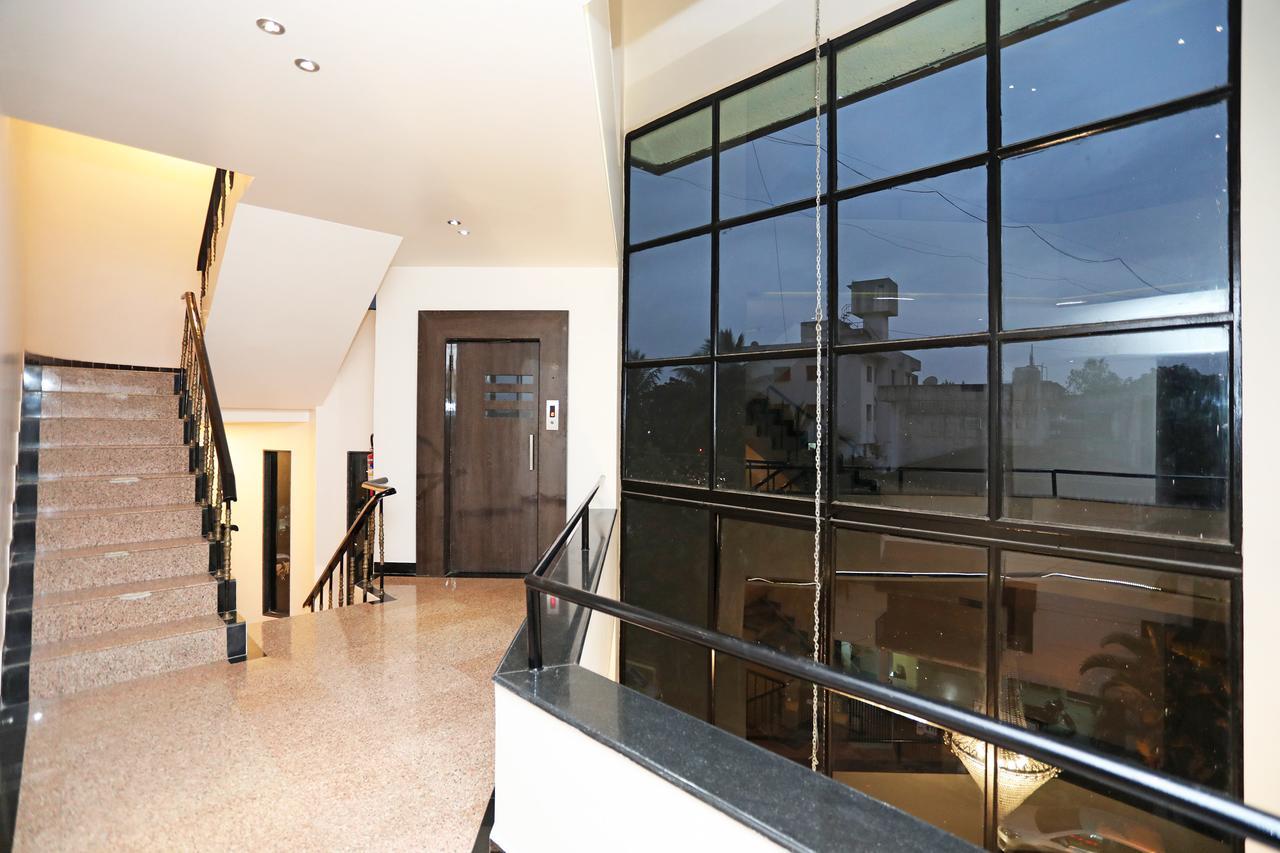 Hotel Oyo 10672 Riviera 3*