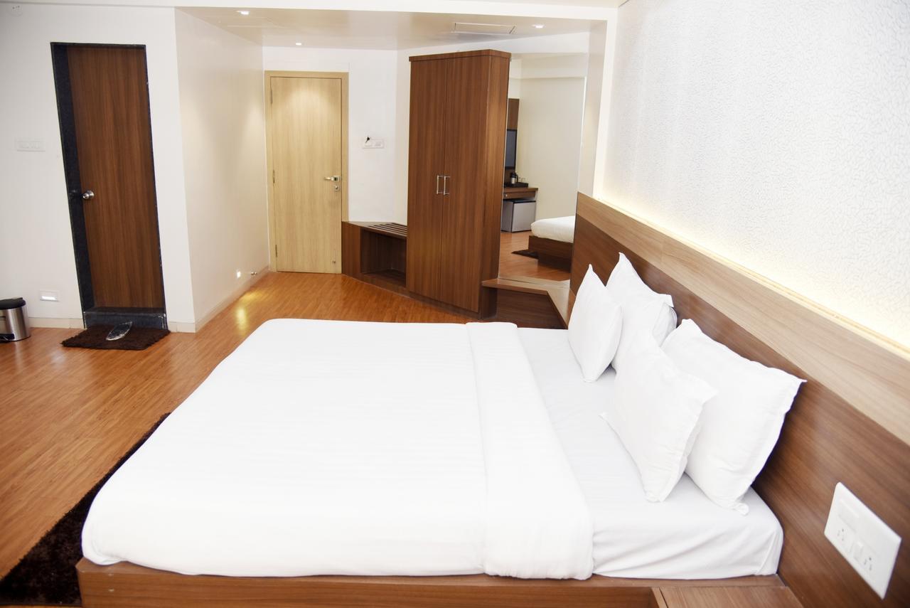 Oyo 10672 Riviera 3* Nashik