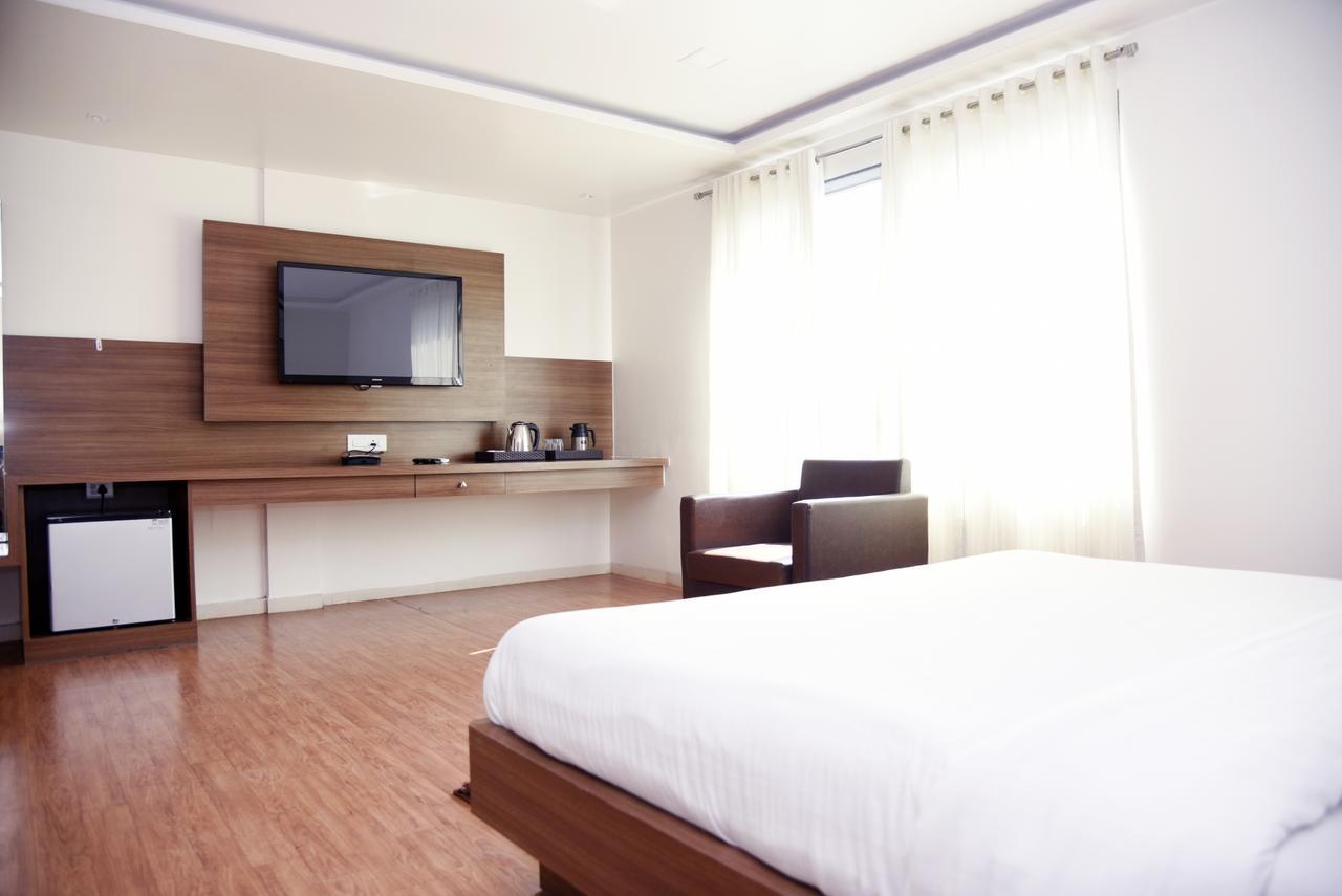 Oyo 10672 Riviera Hotel 3*