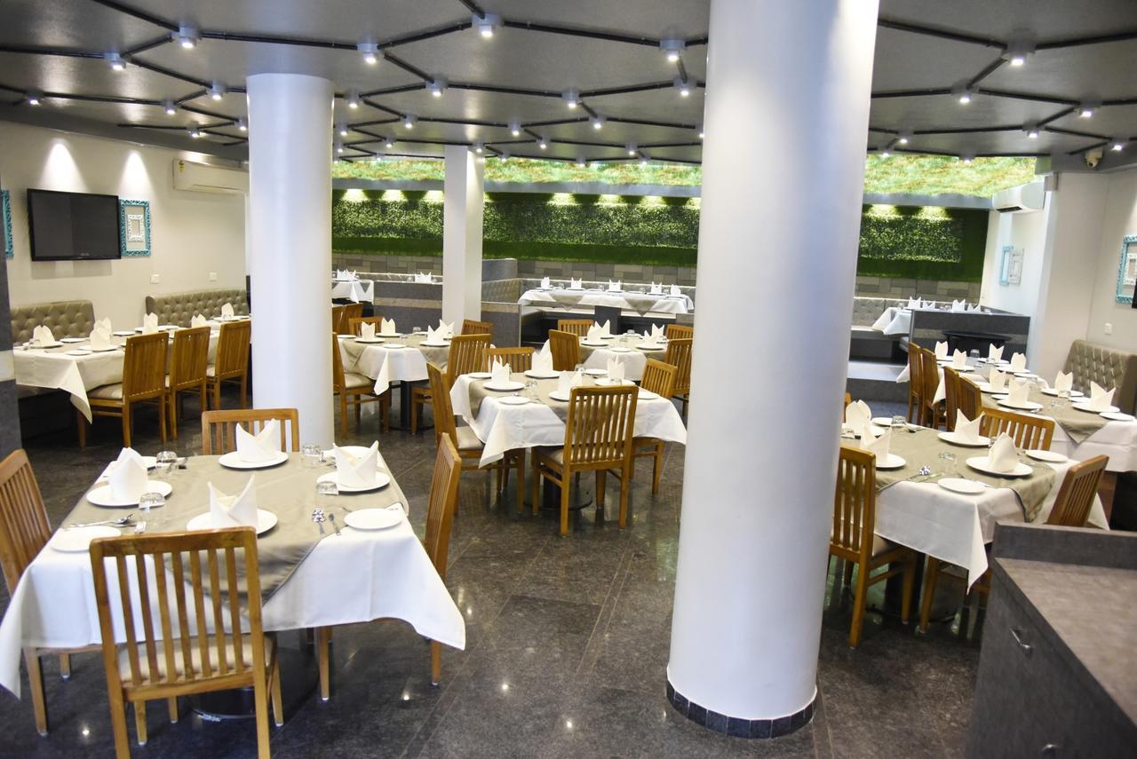 Hotel Oyo 10672 Riviera 3*