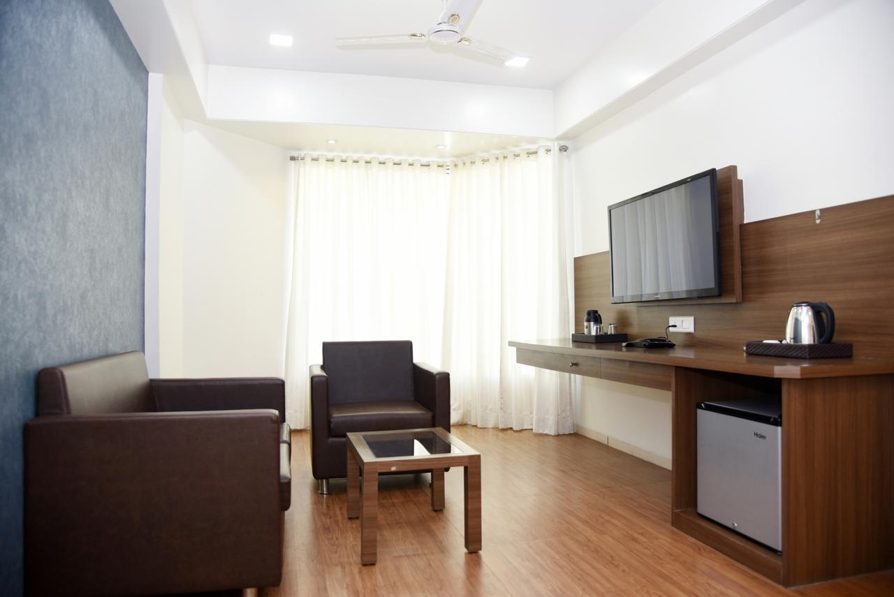 Hotel Oyo 10672 Riviera 3*