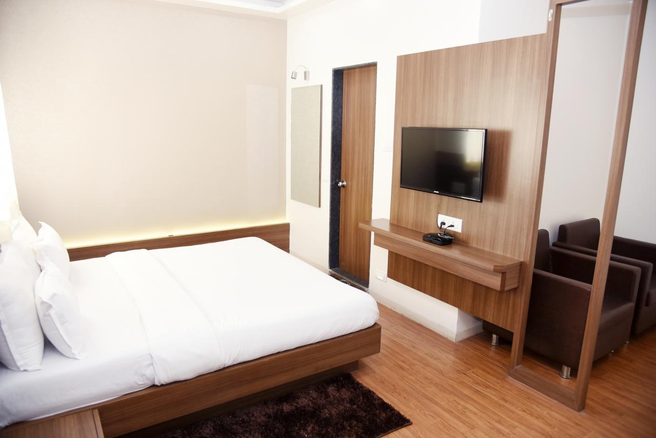 Hotel Oyo 10672 Riviera Nashik