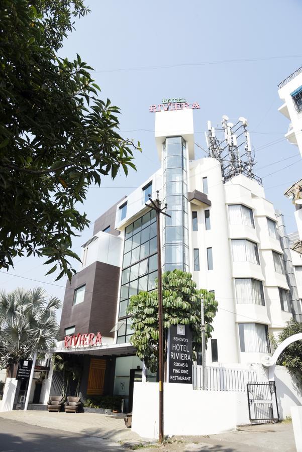 Oyo 10672 Riviera Hotel