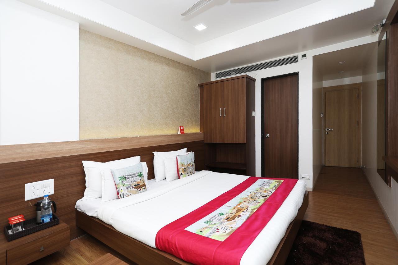 Oyo 10672 Riviera Hotel 3*