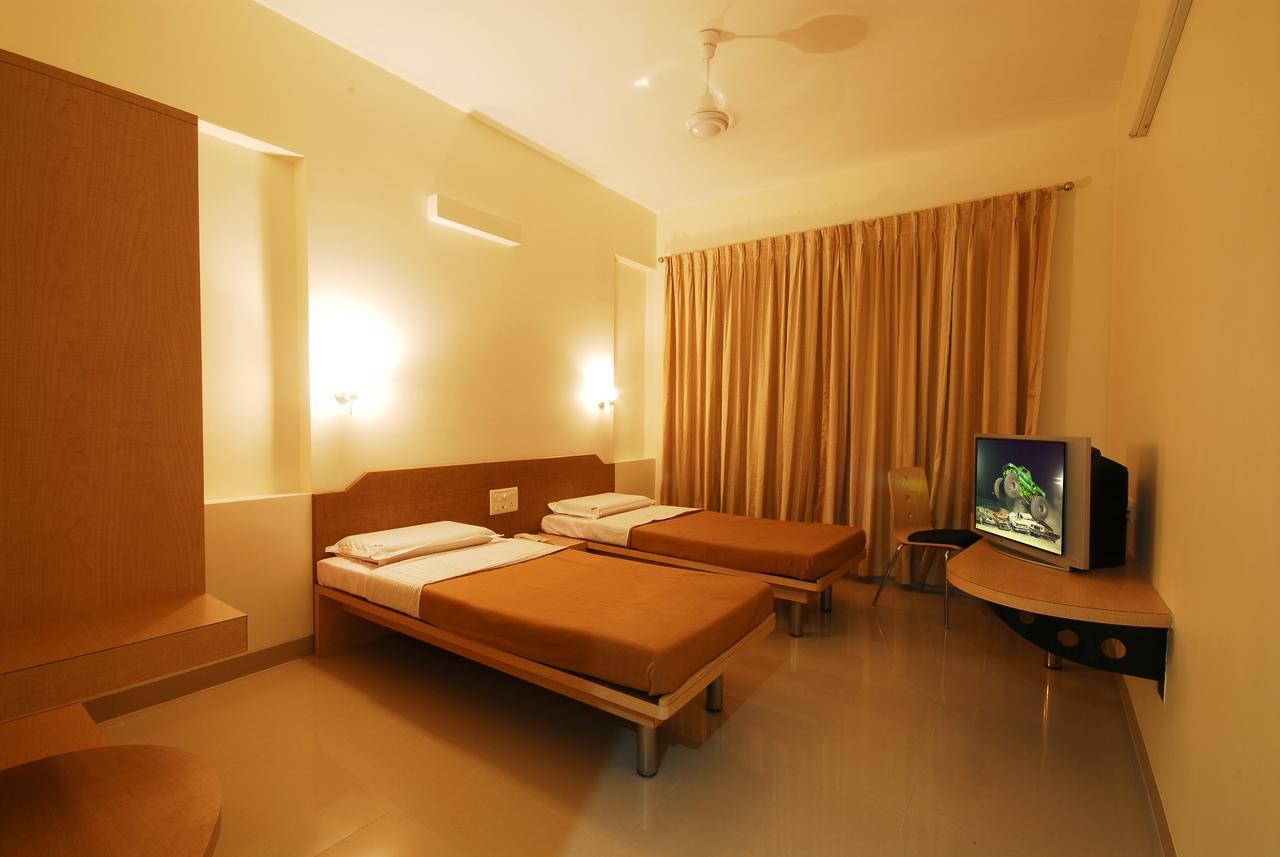 New Holiday Plaza 3* Nashik